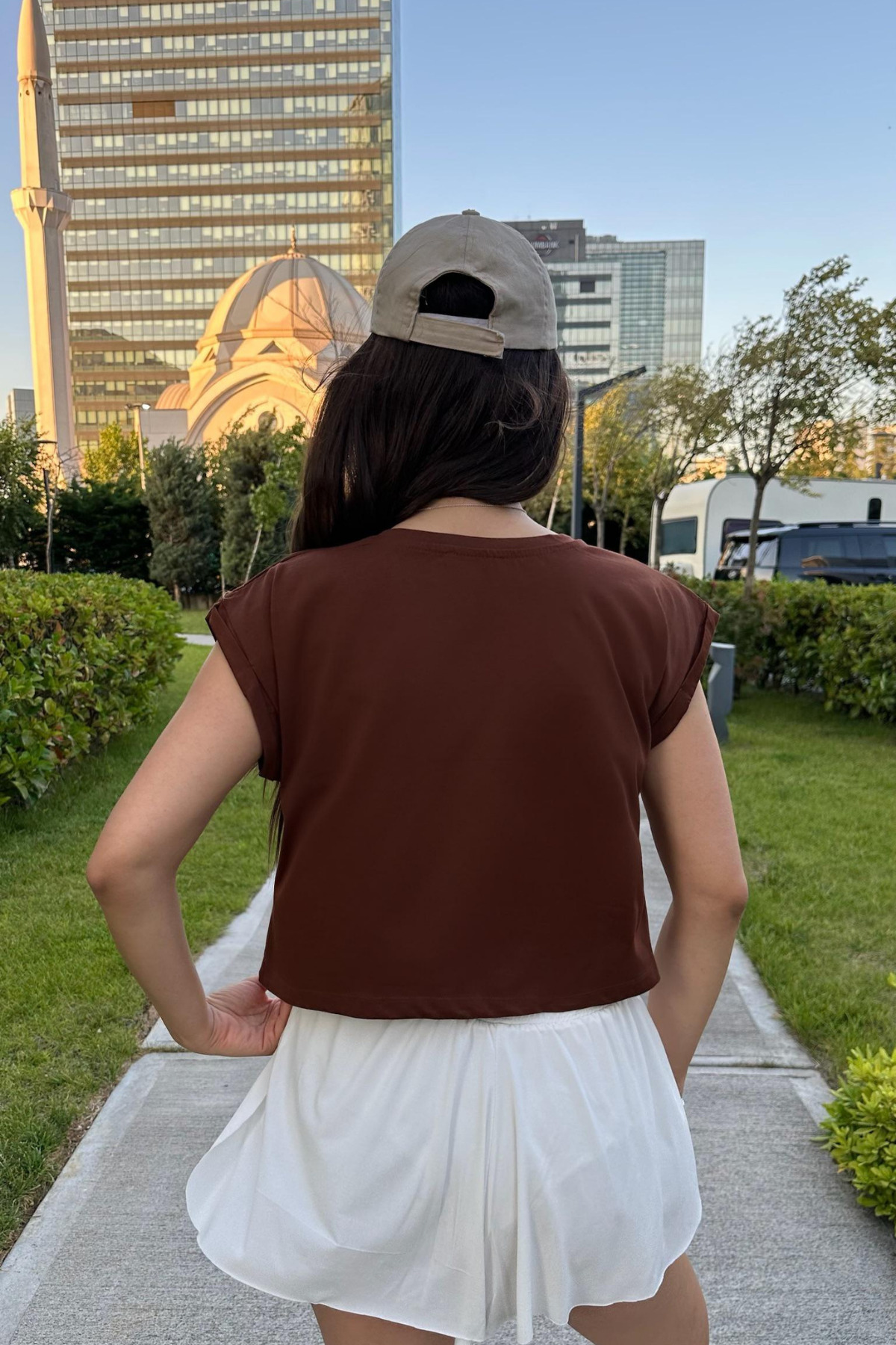 Kadın Vatka Görünümlü Bisiklet Yaka T-Shirt Kahverengi 3