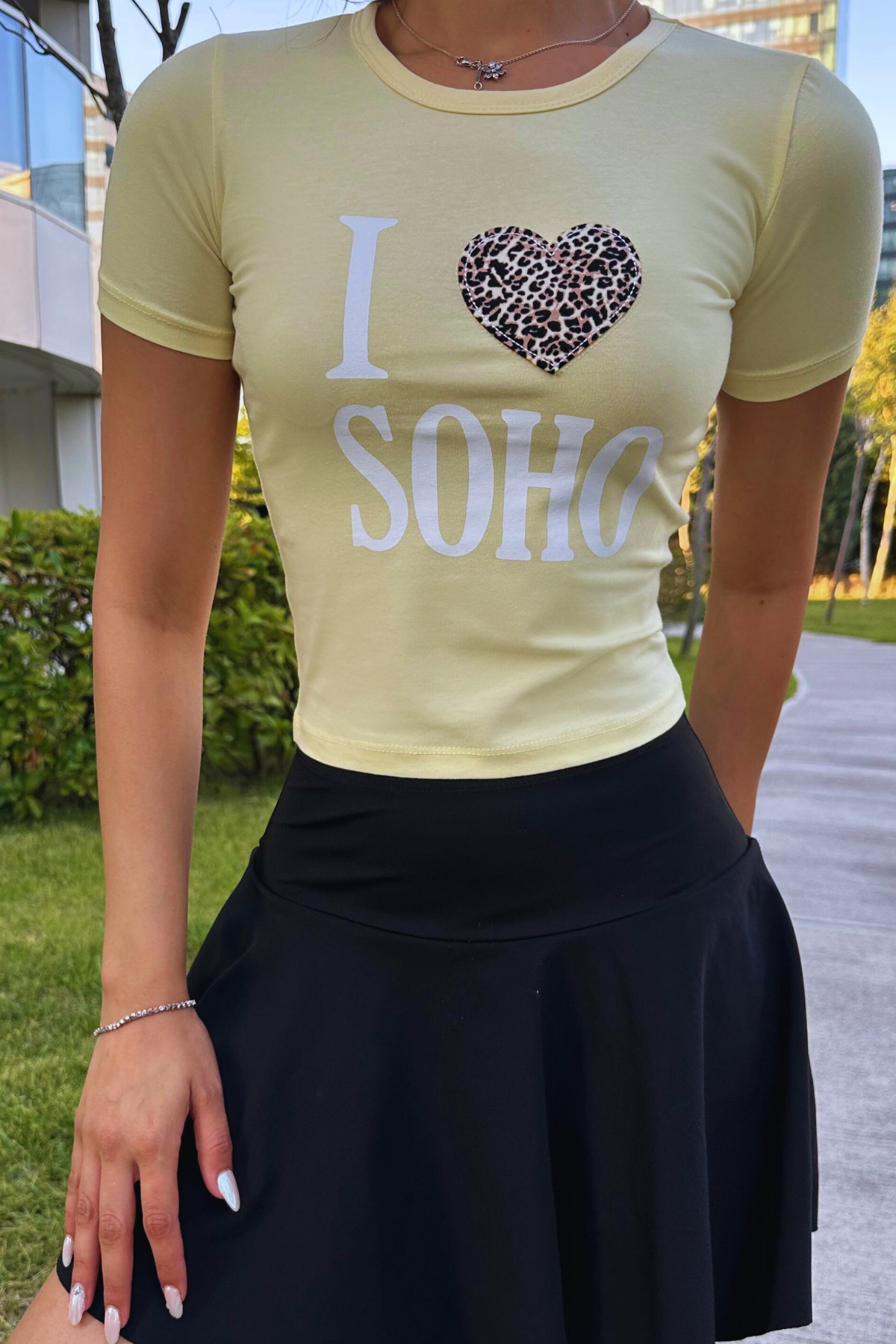 Kadın Baskılı Likralı Bisiklet Yaka Crop T-Shirt Sarı 3