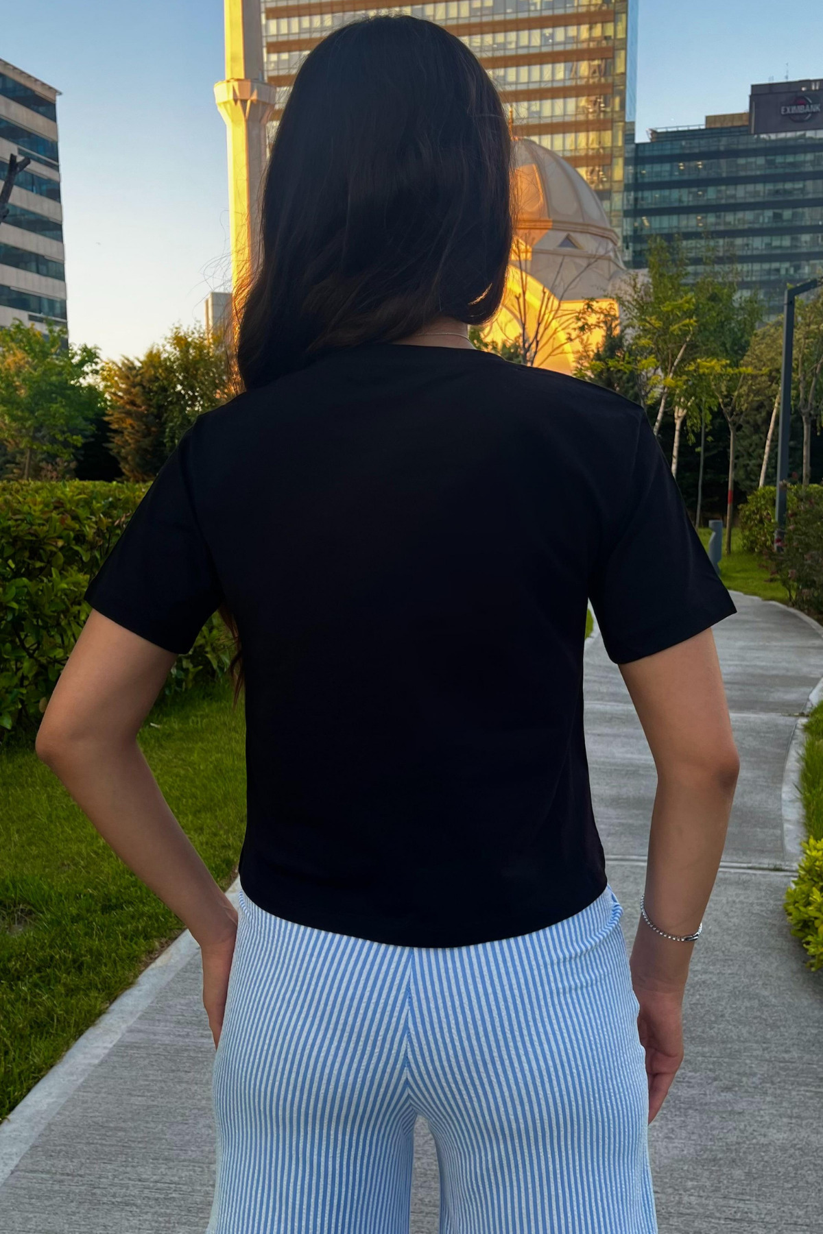 Kadın Paris Baskılı Likralı Bisiklet Yaka Crop T-Shirt Siyah 4