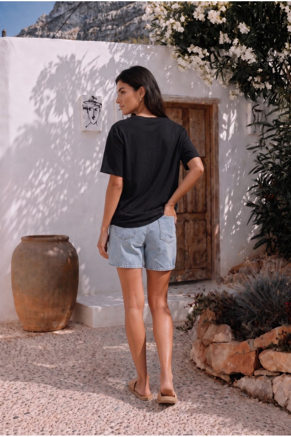 Kadın Yuvarlak Yaka Relaxed Fit Kısa Kol Basic T-Shirt Siyah 5