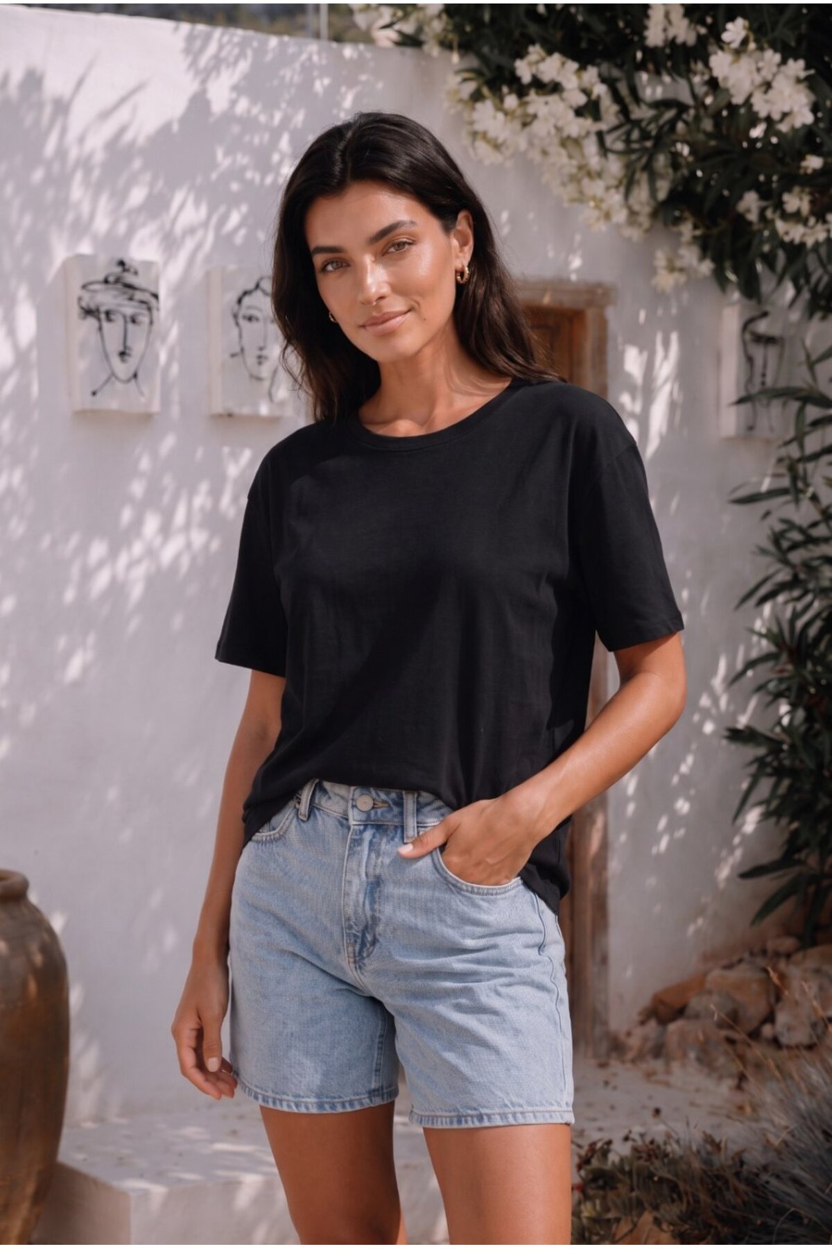 Kadın Yuvarlak Yaka Relaxed Fit Kısa Kol Basic T-Shirt Siyah 8