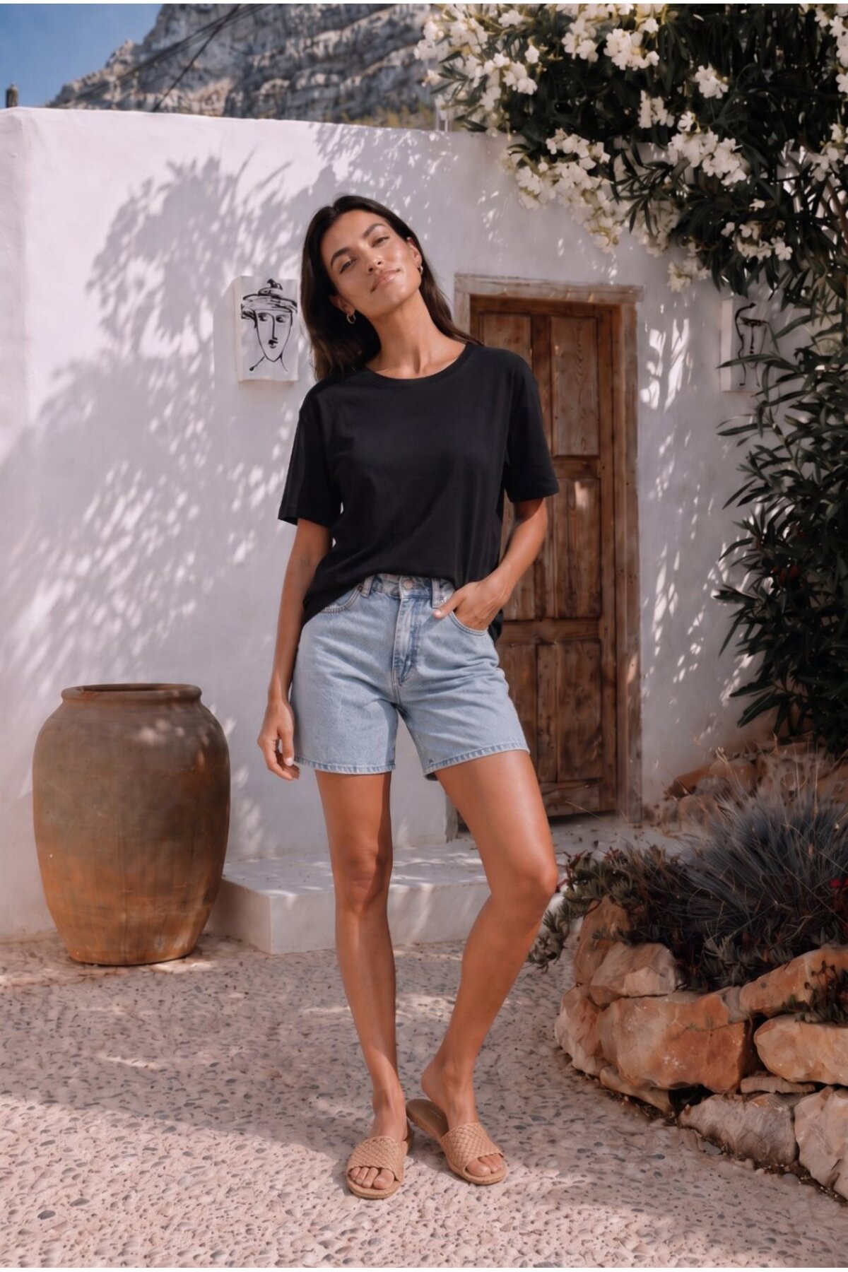 Kadın Yuvarlak Yaka Relaxed Fit Kısa Kol Basic T-Shirt Siyah 4