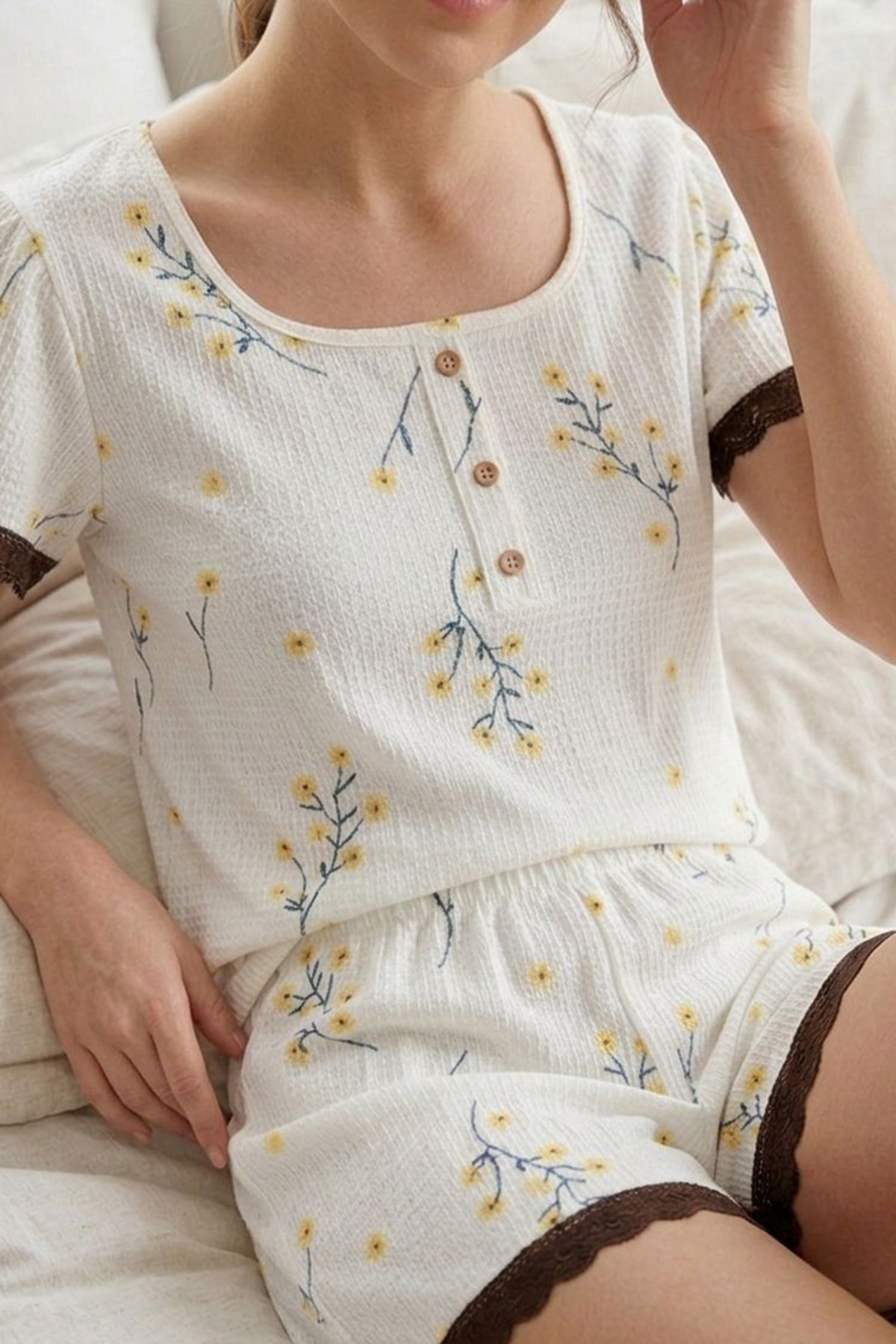 Dantel Detaylı Çiçek Baskılı Şortlu Pijama Takımı 4584 Beyaz 4