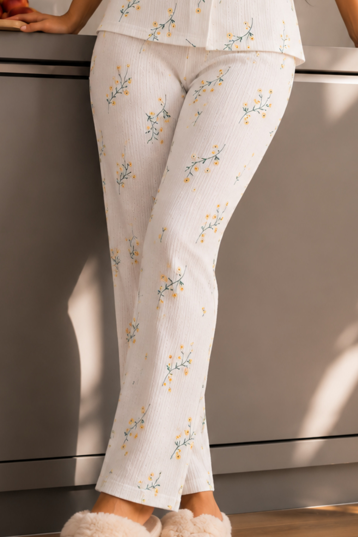 Kadın Zarif Yaka Dokulu Ferah Çok Renkli Pijama Takımı 4